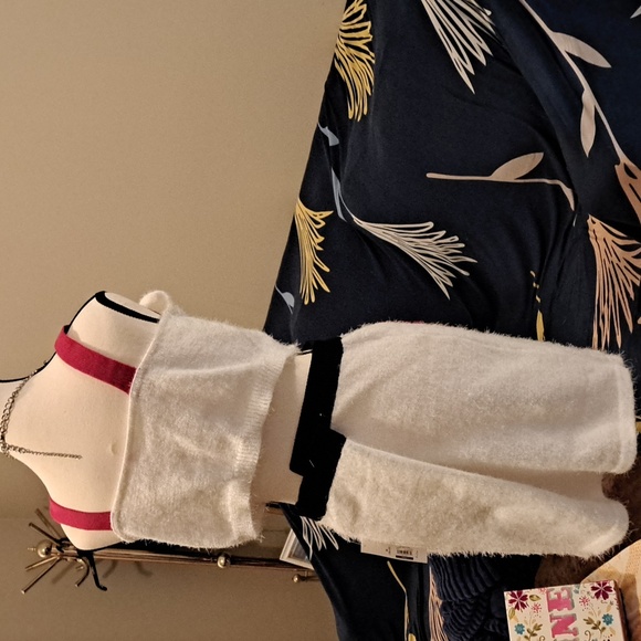 NWT CHRISTMAS 2PC SET - Picture 6 of 9